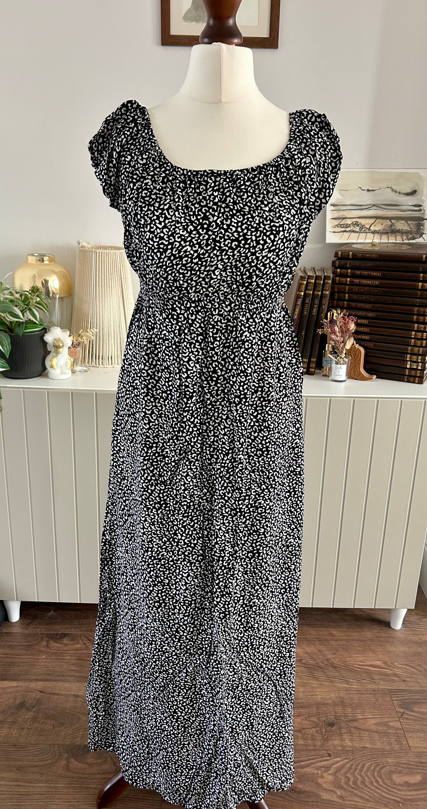 Unbranded Black & White Long Dress Size 10
