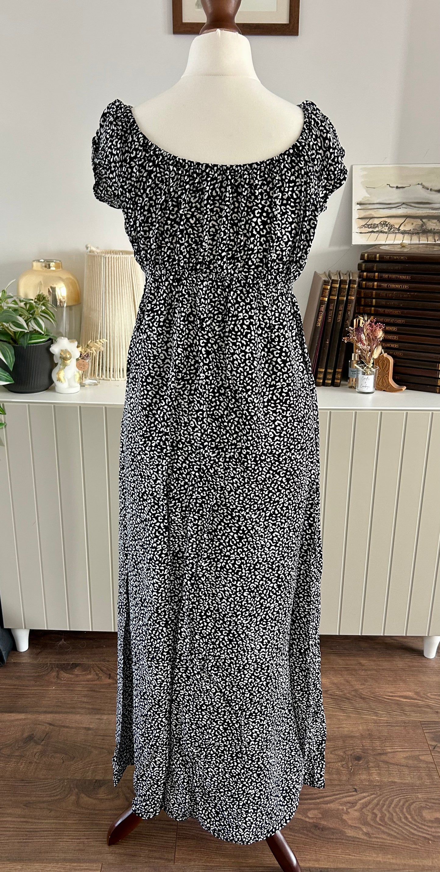 Unbranded Black & White Long Dress Size 10