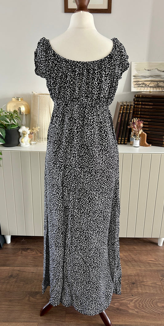 Unbranded Black & White Long Dress Size 10